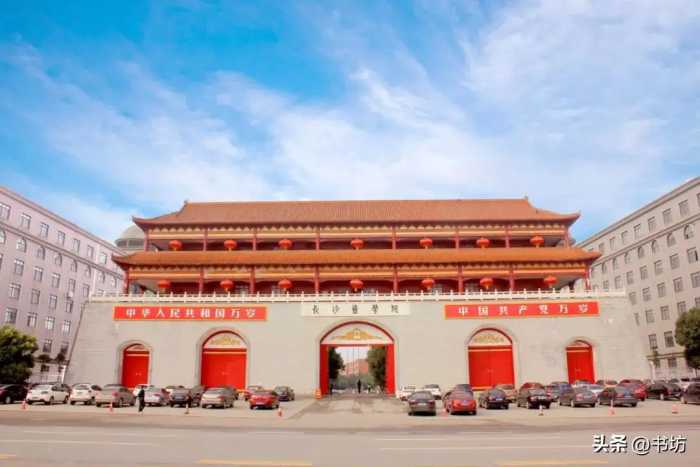 历年“中国十大丑陋建筑”：讽刺与争议背后的价值观