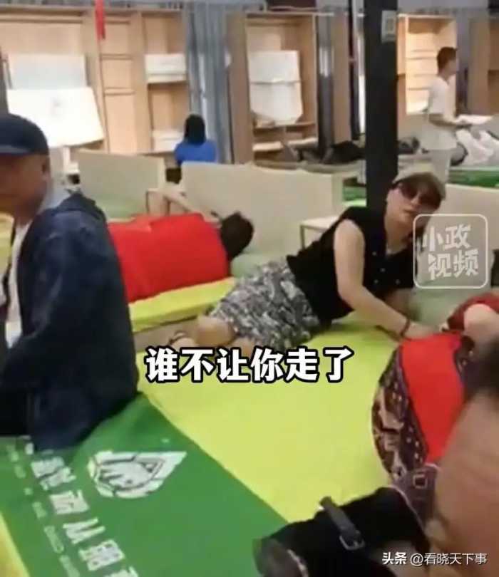 西双版纳37名游客跟团，不买床垫被关店里，云南文旅评论区沦陷
